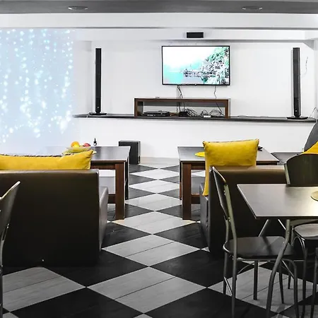 Moho E Ξενοδοχείο *